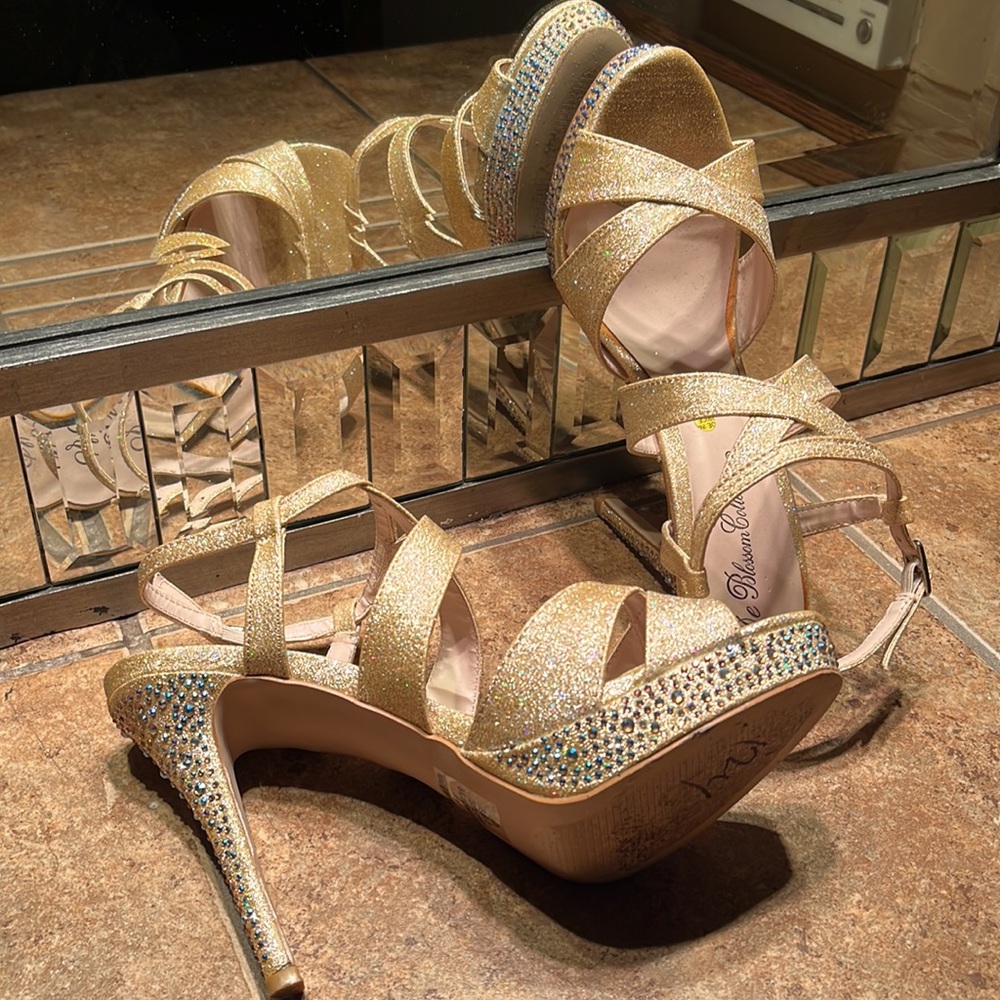 NWT Gold & Rhinestone Platform Heels - Picture 4 of 10